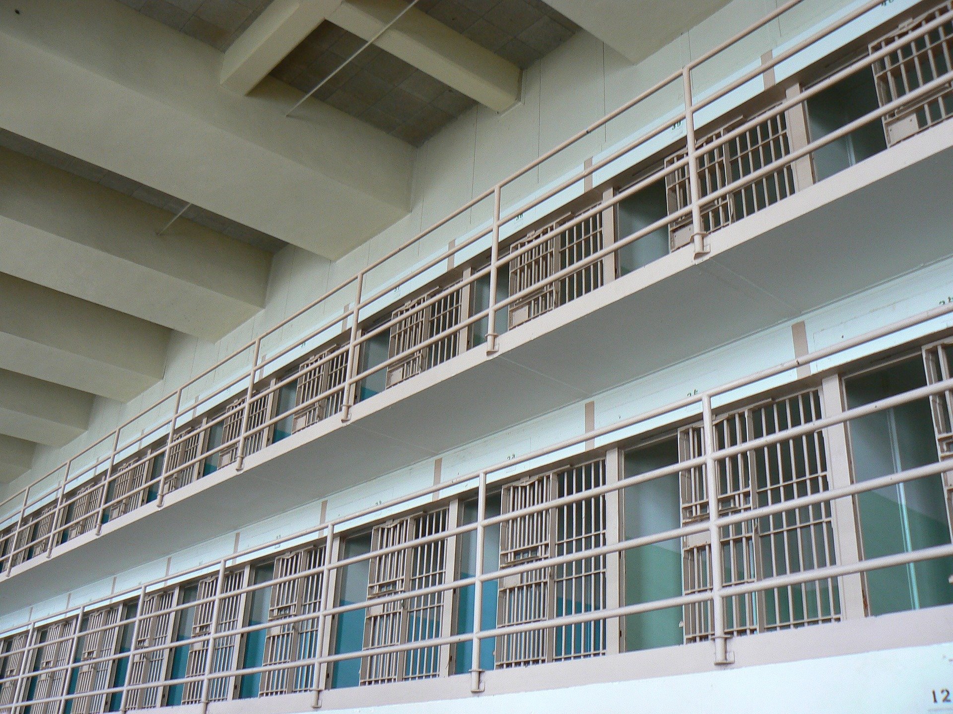 Read more about the article STJ: sentenciado não precisa passar por regime intermediário para obter o livramento condicional